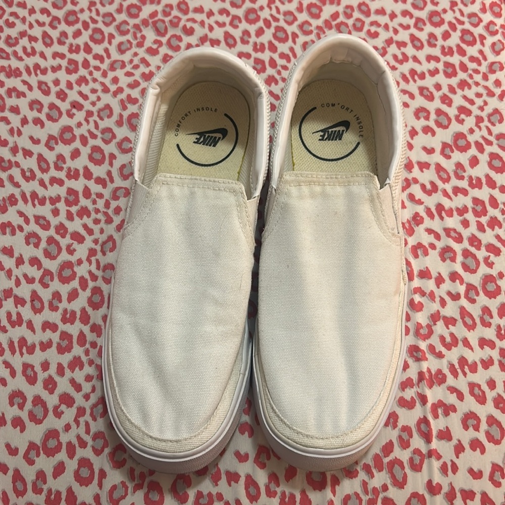 Nike shoes - Picture 2 of 5